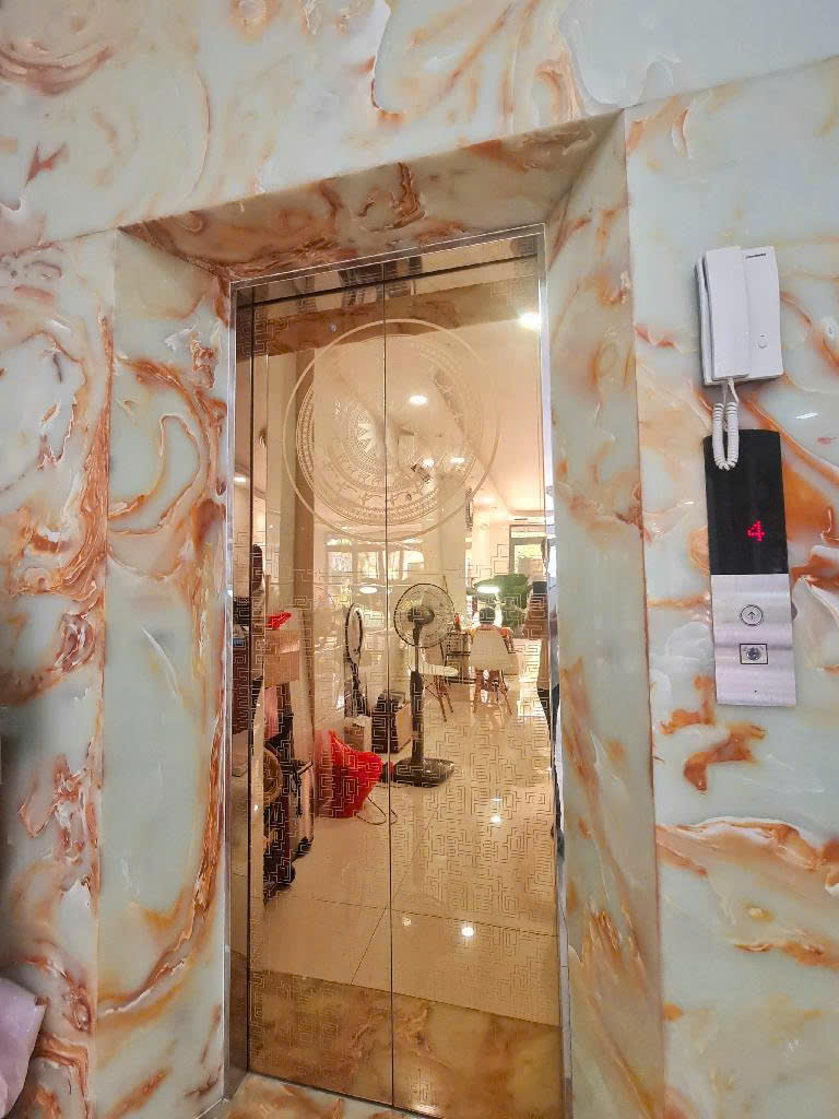 NHINH 12 TỶ. NHÀ VỊ TRÍ RẤT ĐẸP CÓ THANG MÁY+ HẦM, VỪA Ở VỪA KINH DOANH .KHU VIP MIZUKI PARK GIÁP - Ảnh 2
